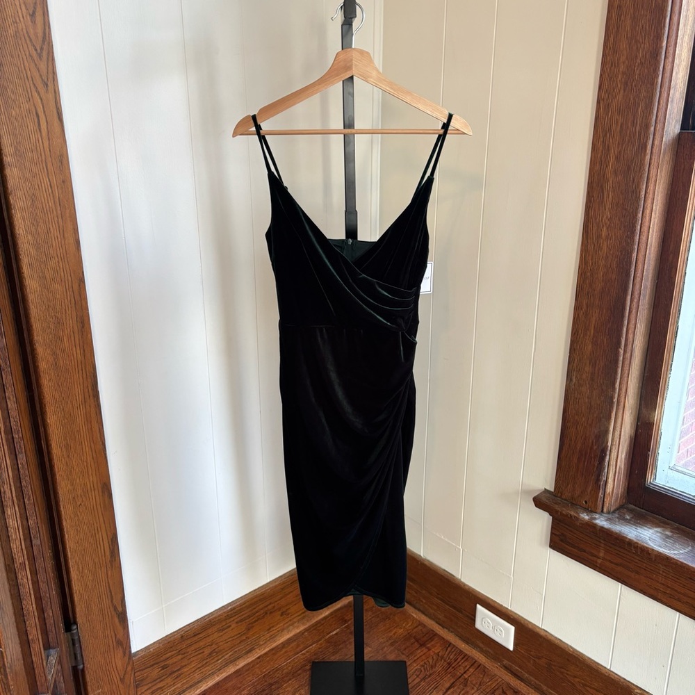 Premier Amour Women’s 4 NWT Green Velvet Surplice Sheath Dress Spaghetti Strap